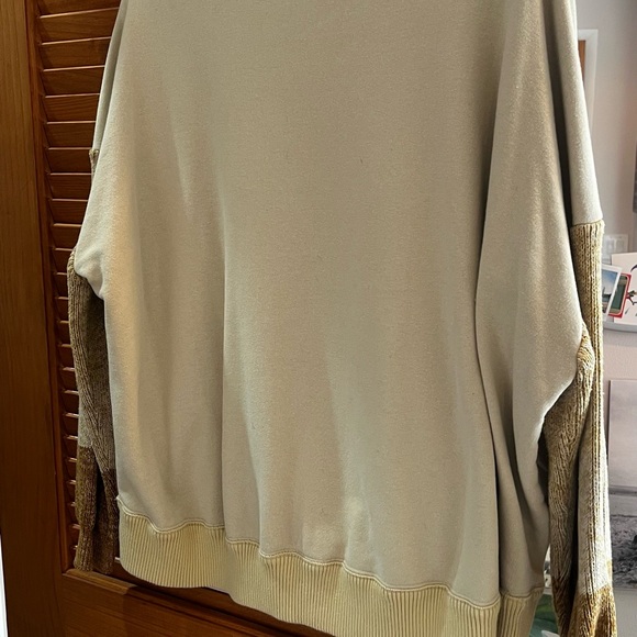 Beige and Gold Sweater with Textured Sleeves - Picture 4 of 5